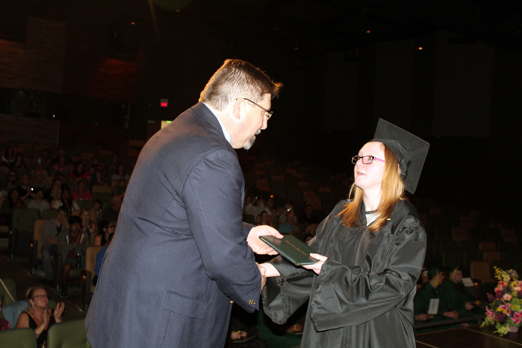060419-ctzn-news-dsl-grad019.jpg
